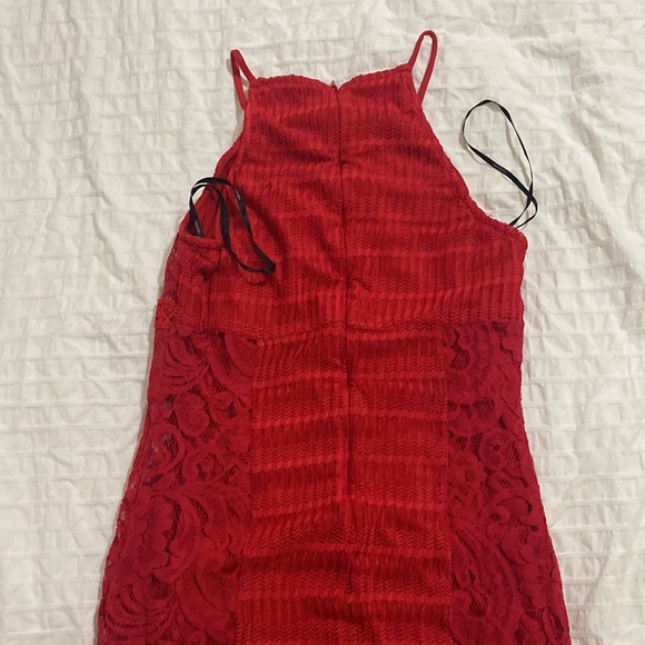 Red Lace Bodycon - Picture 2 of 3